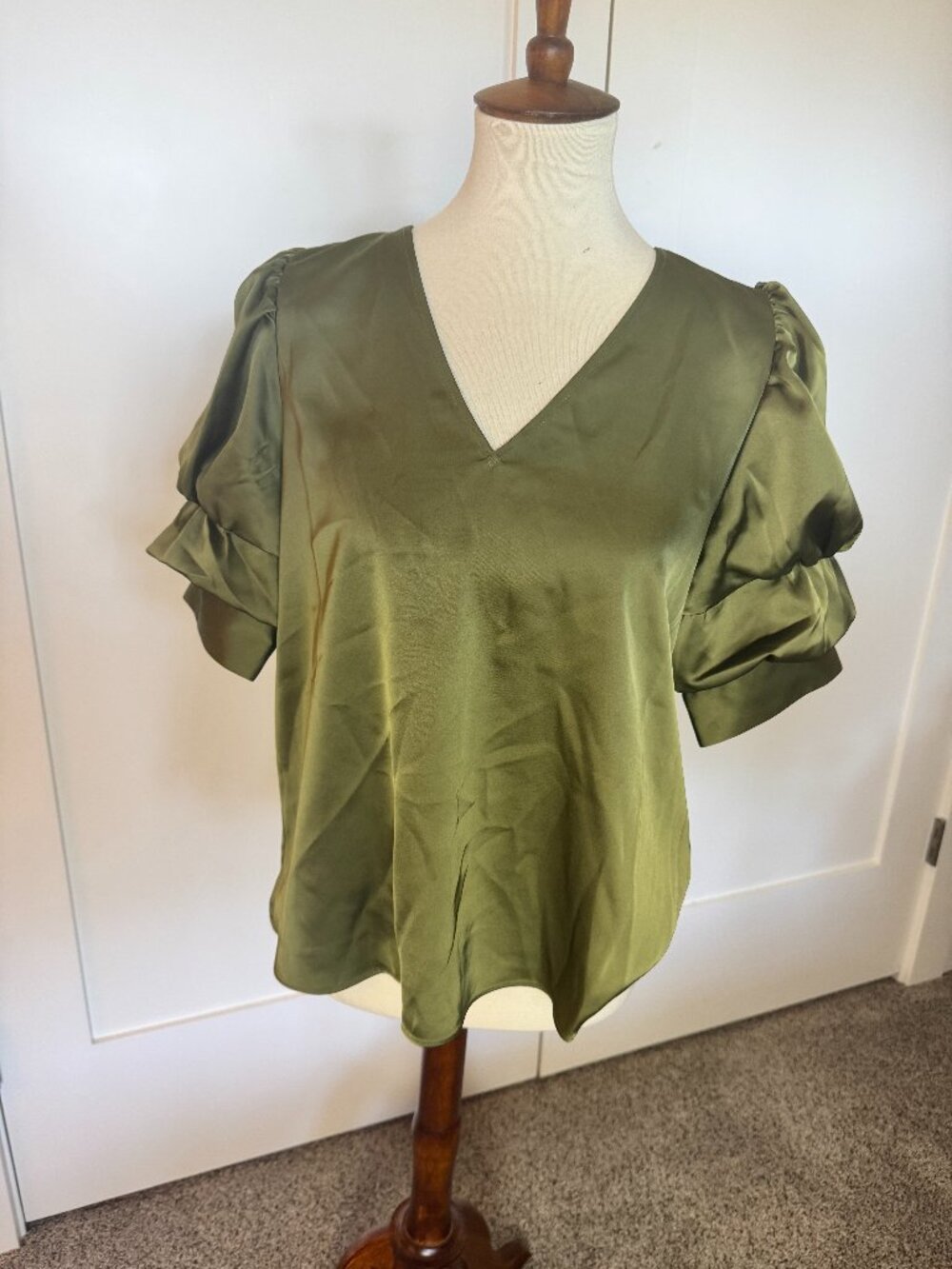 1.STATE Moss Green Satin Puff Sleeve V-Neck Blouse Size M